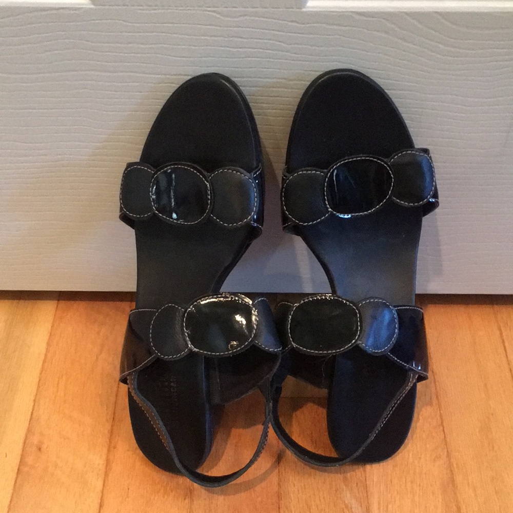 NWOT Munro sandals w heel